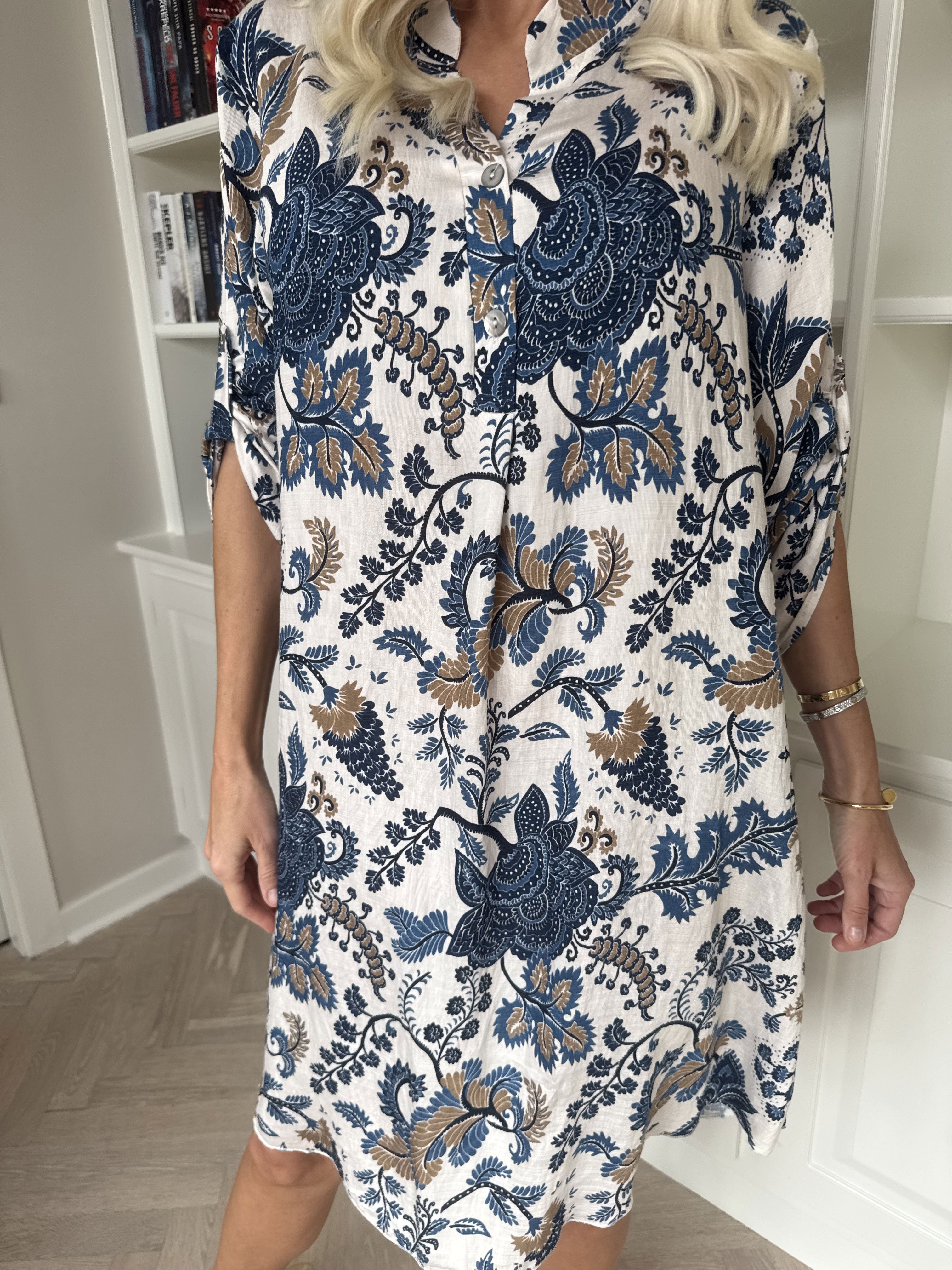 Nyah - Skjortklänning i viskos med tryck och knappar vid halsringningen